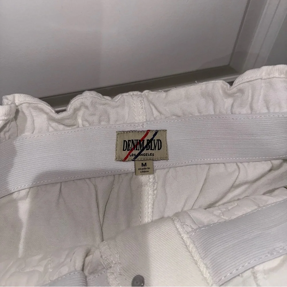 Super High Rise White Shorts Size Medium - Picture 5 of 8